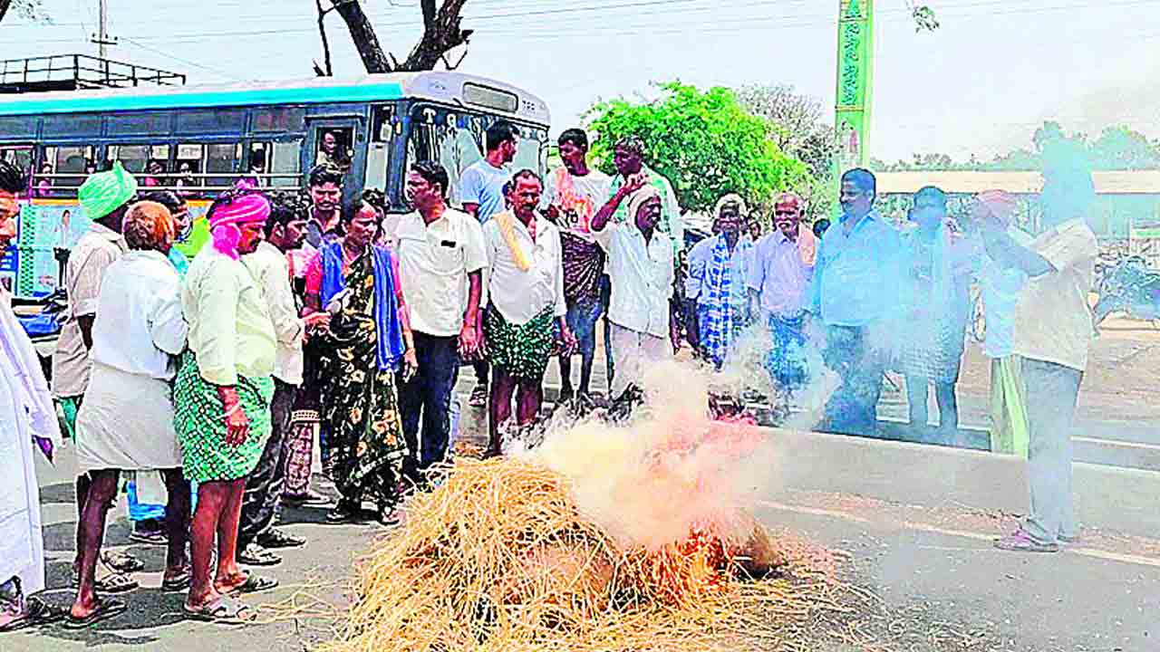 తండ్లాడి.. తగులబెట్టి