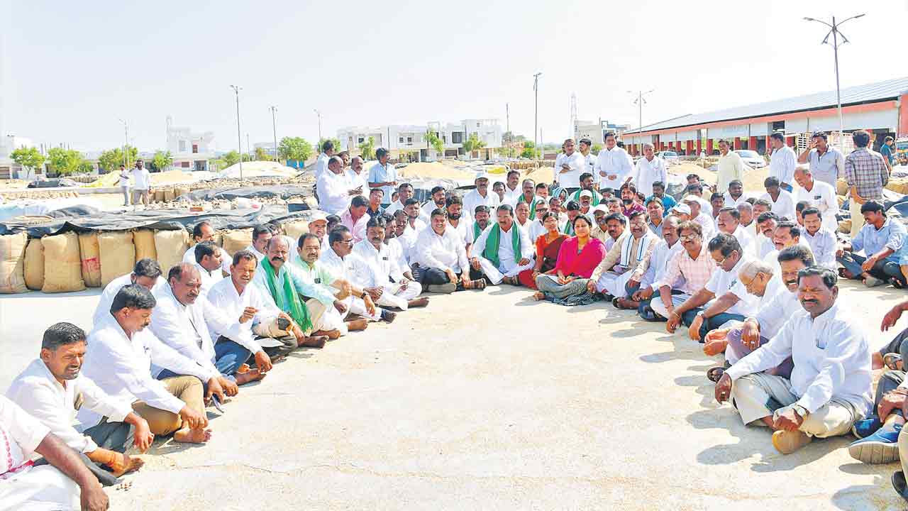 కాంగ్రెస్‌ పాలనలో అన్నదాతల అరిగోస