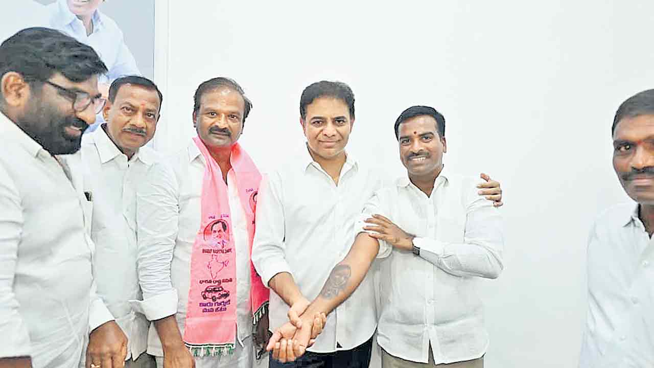 కేసీఆర్‌పై చెదిరిపోని అభిమానం