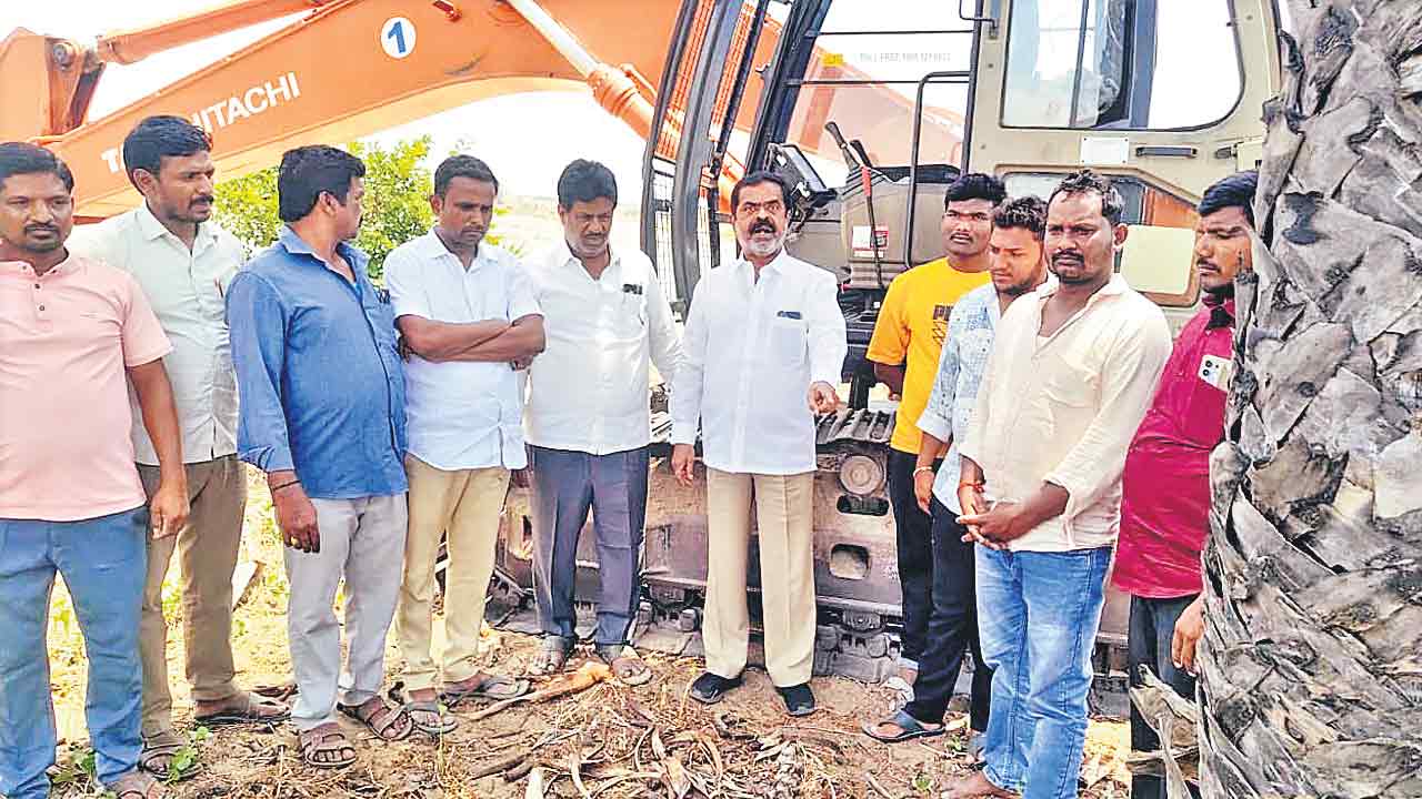 ఇసుక అక్రమ రవాణాను అడ్డుకున్న చిట్టెం