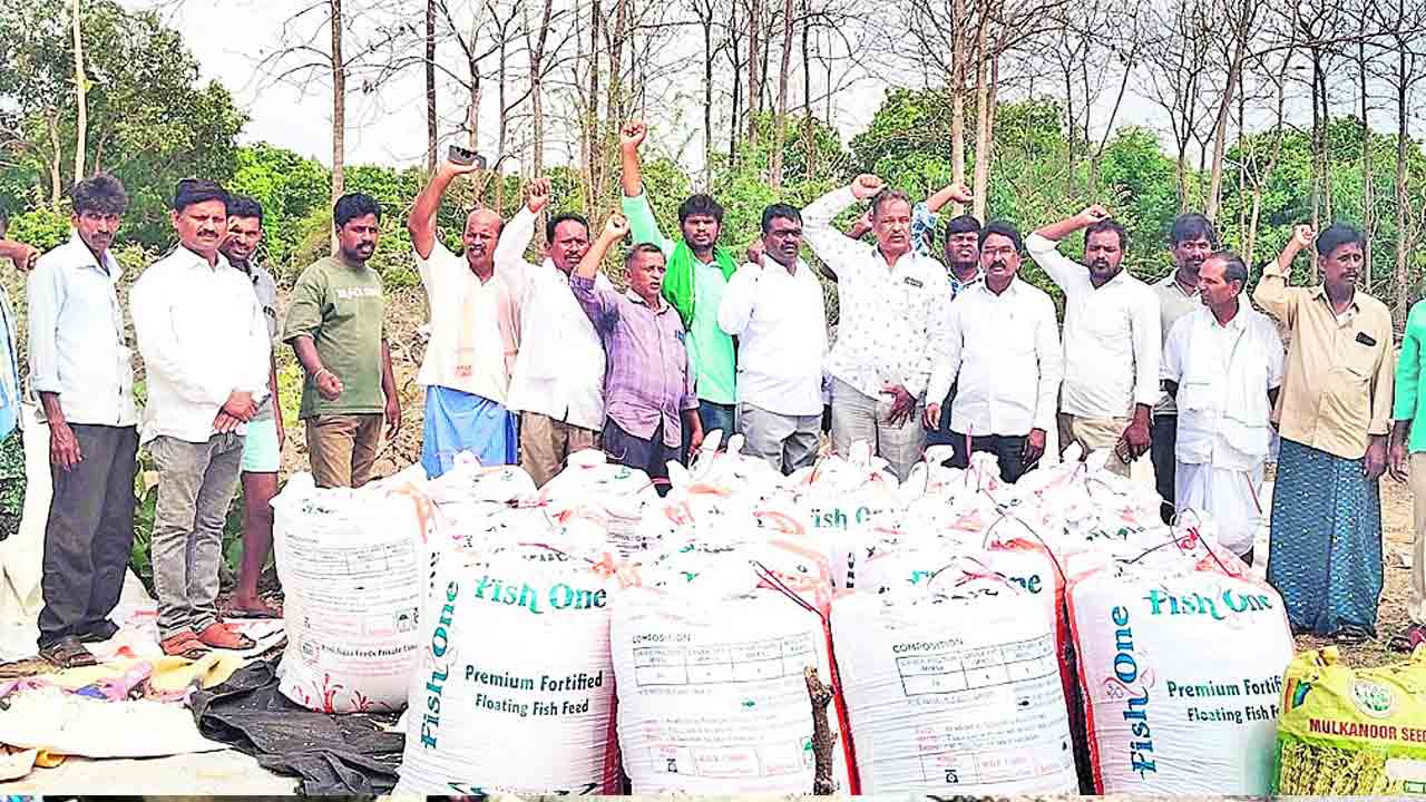సొంత వాహనాలు పెడితేనే గన్నీ బ్యాగులు
