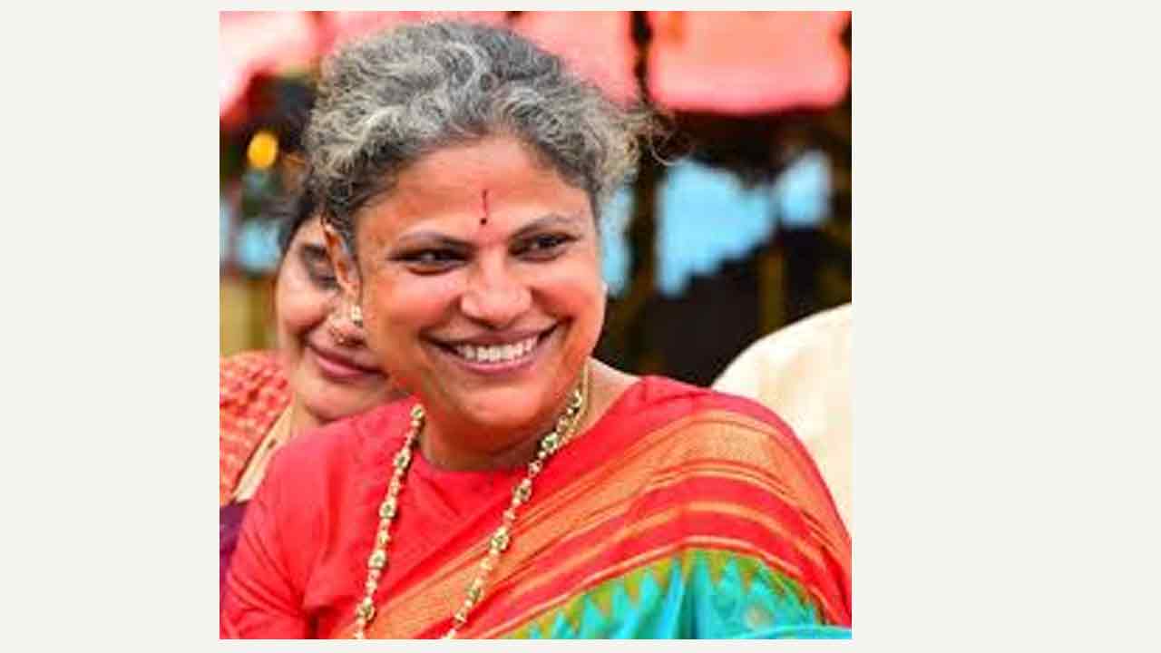 దేవాలయానికి రాజకీయరంగు పులుమొద్దు