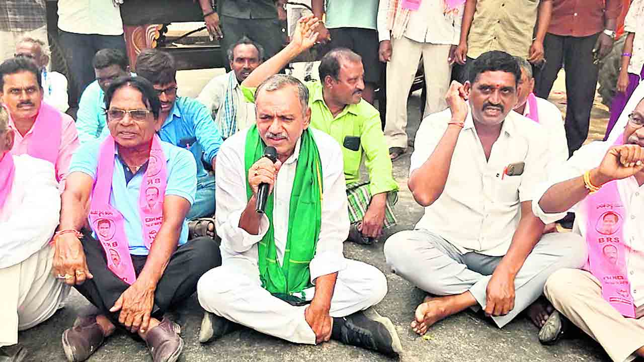 సర్కారుకు కనికరం లేదు