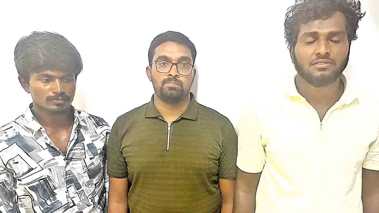 ఐపీఎల్‌ టికెట్ల బ్లాక్‌ దందాలో ఏపీ టీడీపీ నాయకుడు