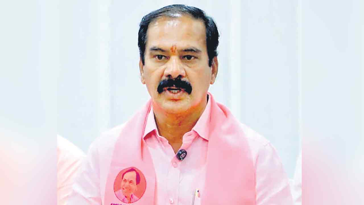 కార్మికుల వేతనాల పెంపులో పారదర్శకత లేదు