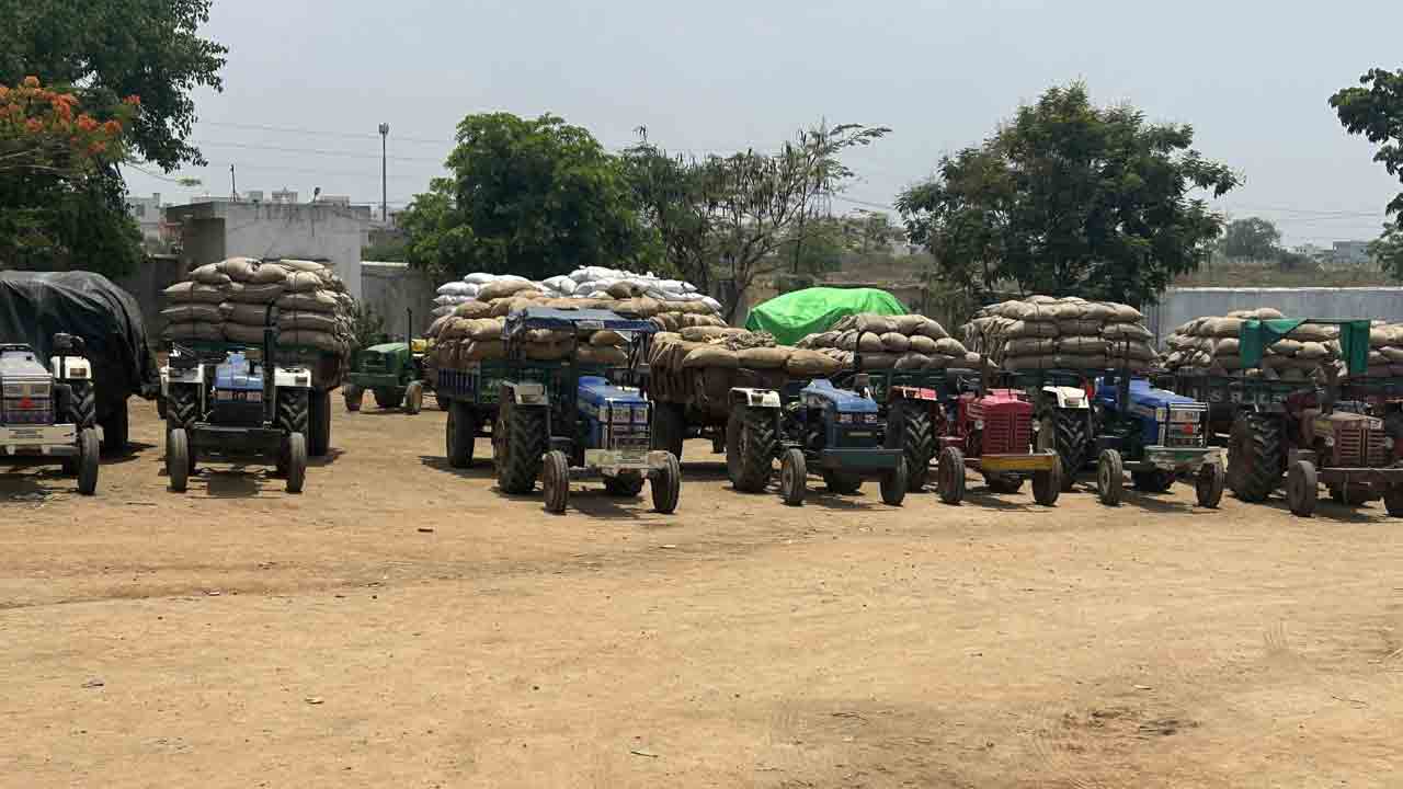 ఆశలు తరుగుపోతూ..