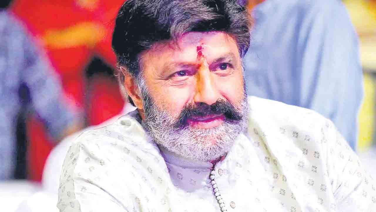 బాలకృష్ణ సినిమాలో బాలీవుడ్‌ స్టార్స్‌?