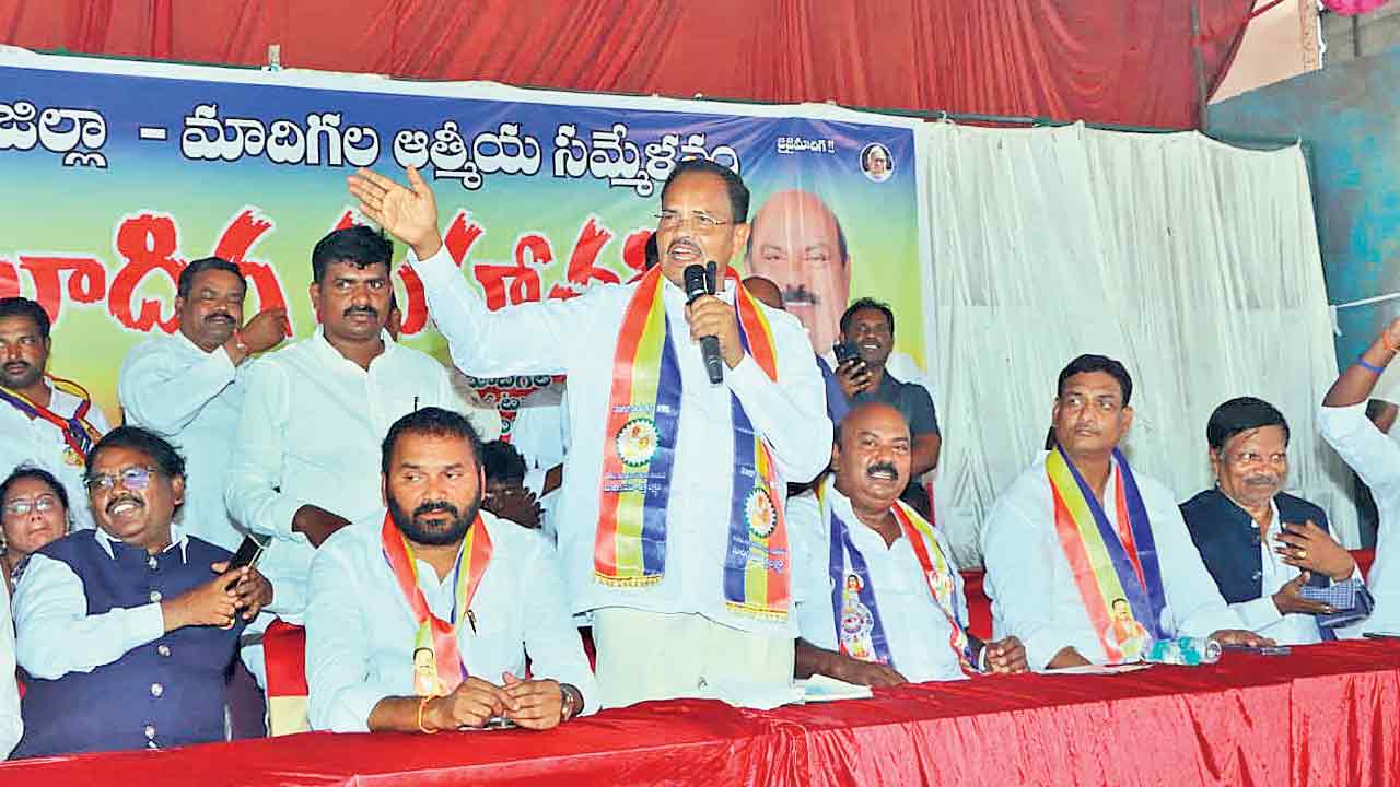 భట్టి, వివేక్‌ రాష్ట్రానికి చీడ పురుగులు:మోత్కుపల్లి