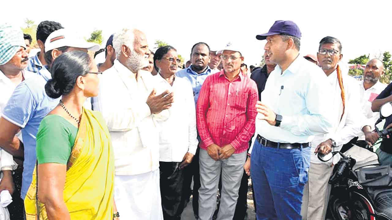 సారూ..జొన్నలు కొనుండ్రి