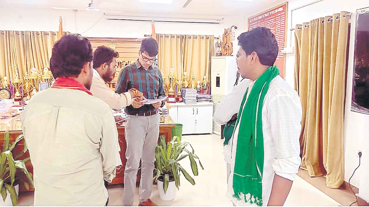 గిరిజన విద్యపై సర్కారు కక్ష