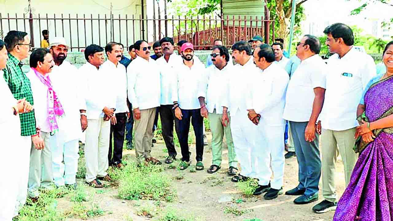 రైతు సదస్సు ప్రాంగణం పరిశీలన