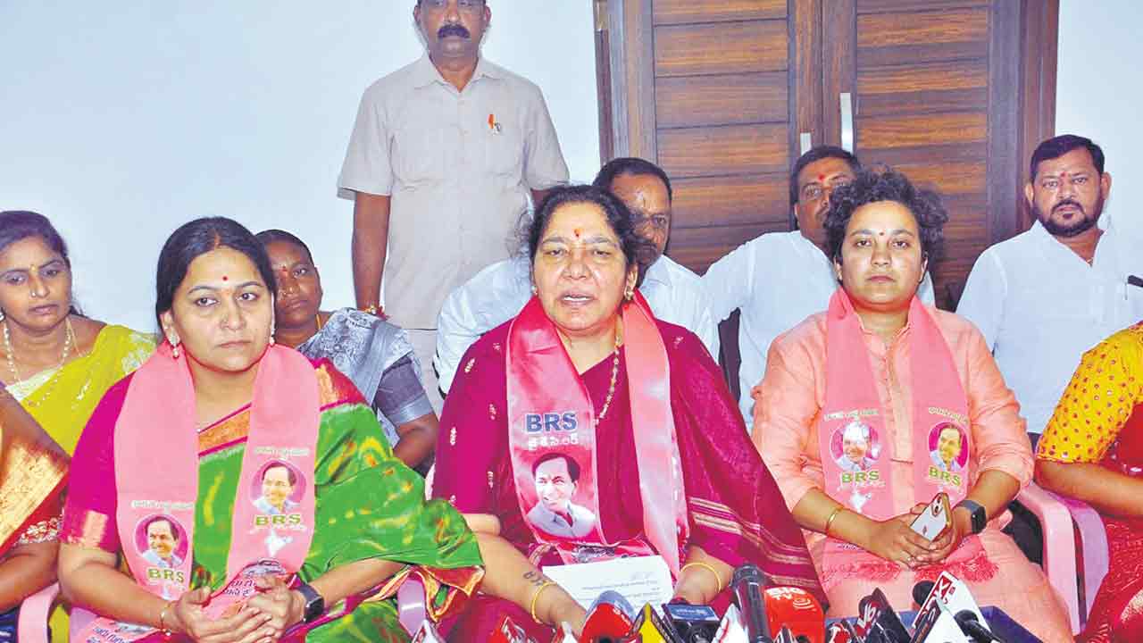 బండి సంజయ్‌ను బర్తరఫ్‌ చేయాలి