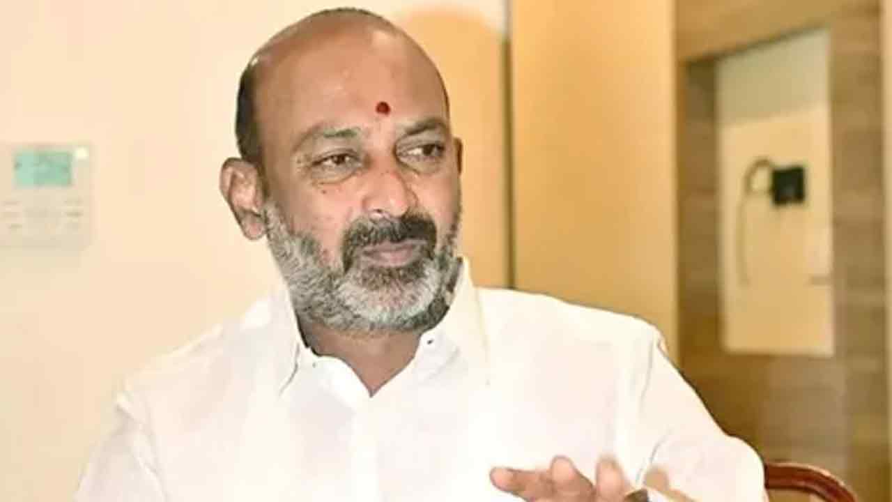 బండి సంజయ్‌పై నెటిజన్ల ఆగ్రహం