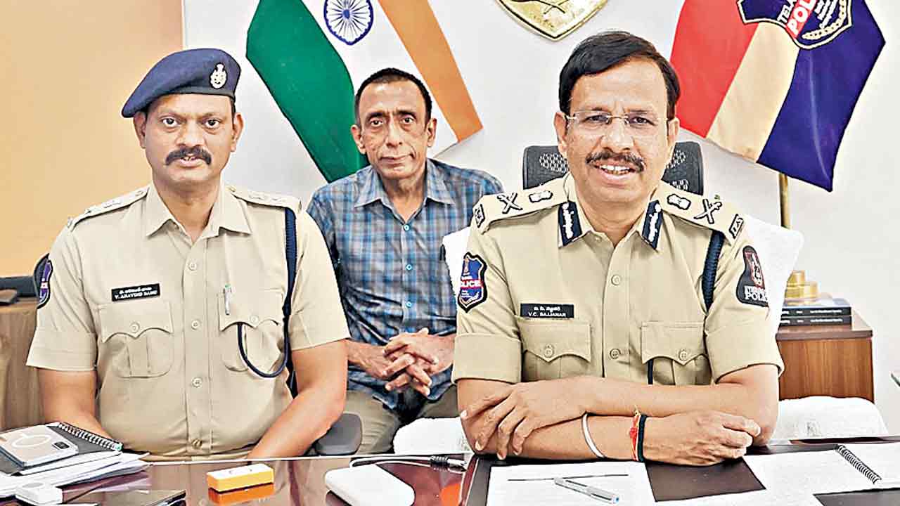 ఘోస్ట్‌ సిమ్‌లతో 100కోట్ల దోపిడీ