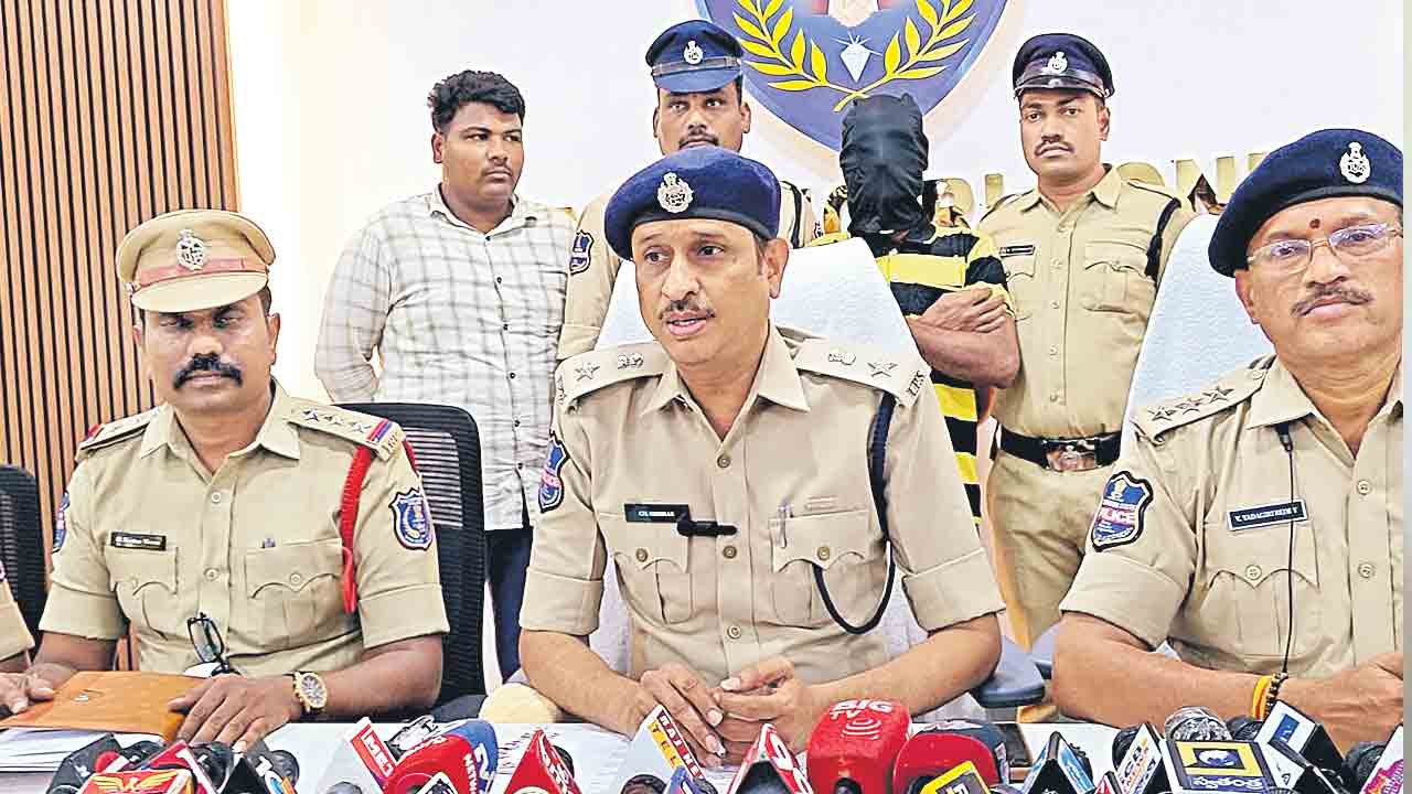 కిచెన్‌ ఫ్లోర్‌ కింద శవం