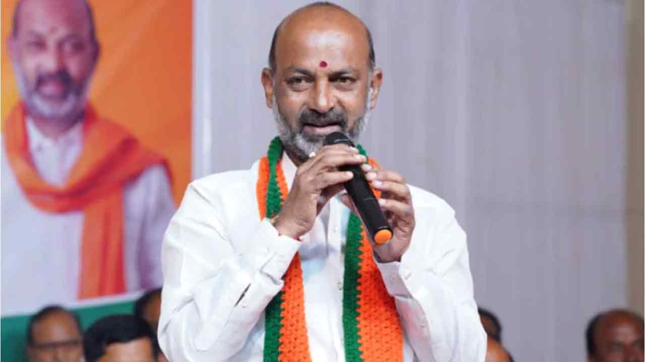 Bandi Sanjay | బండి సంజయ్‌ ధర్మపన్నాలు.. ‘నన్ను నమ్మండన్నా’ అని రెండు చేతులెత్తి మొక్కుతూ నిస్సిగ్గు వ్యాఖ్య!