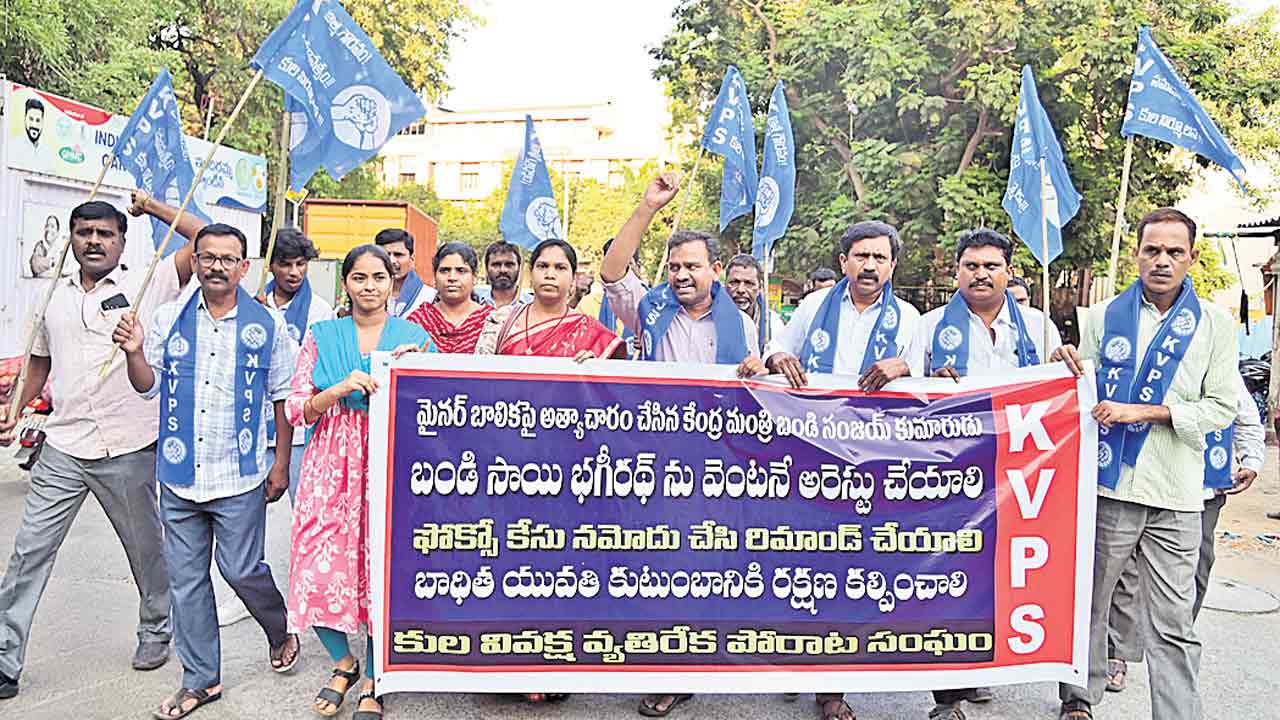 రక్షకుడే భక్షకుడైతే ఎవరికి చెప్పుకోవాలి