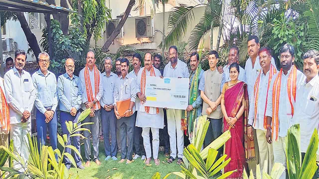 ఎన్‌డీడీబీకి ‘నార్మూల్‌’ అప్పగింత