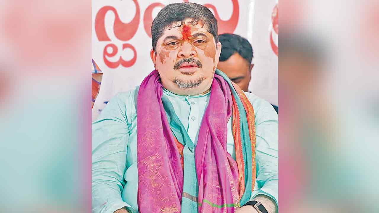 Poonam Prabhakar | పంచాయితీ పెట్టి ఆ ఇద్దరికీ పెండ్లి చేస్తరా?.. బండి భగీరథ్ పోక్సో కేసుపై పొన్నం ప్రభాకర్ కీలక వ్యాఖ్యలు