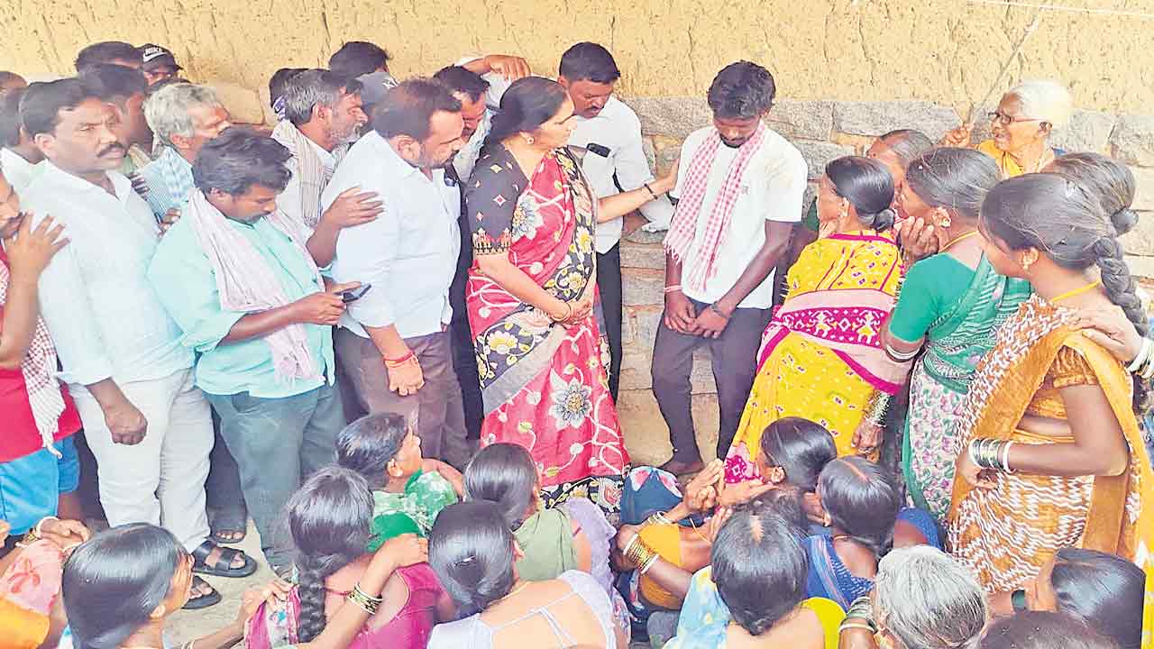 రైతులు అధైర్యపడి ఆత్మహత్యలు చేసుకోవద్దు