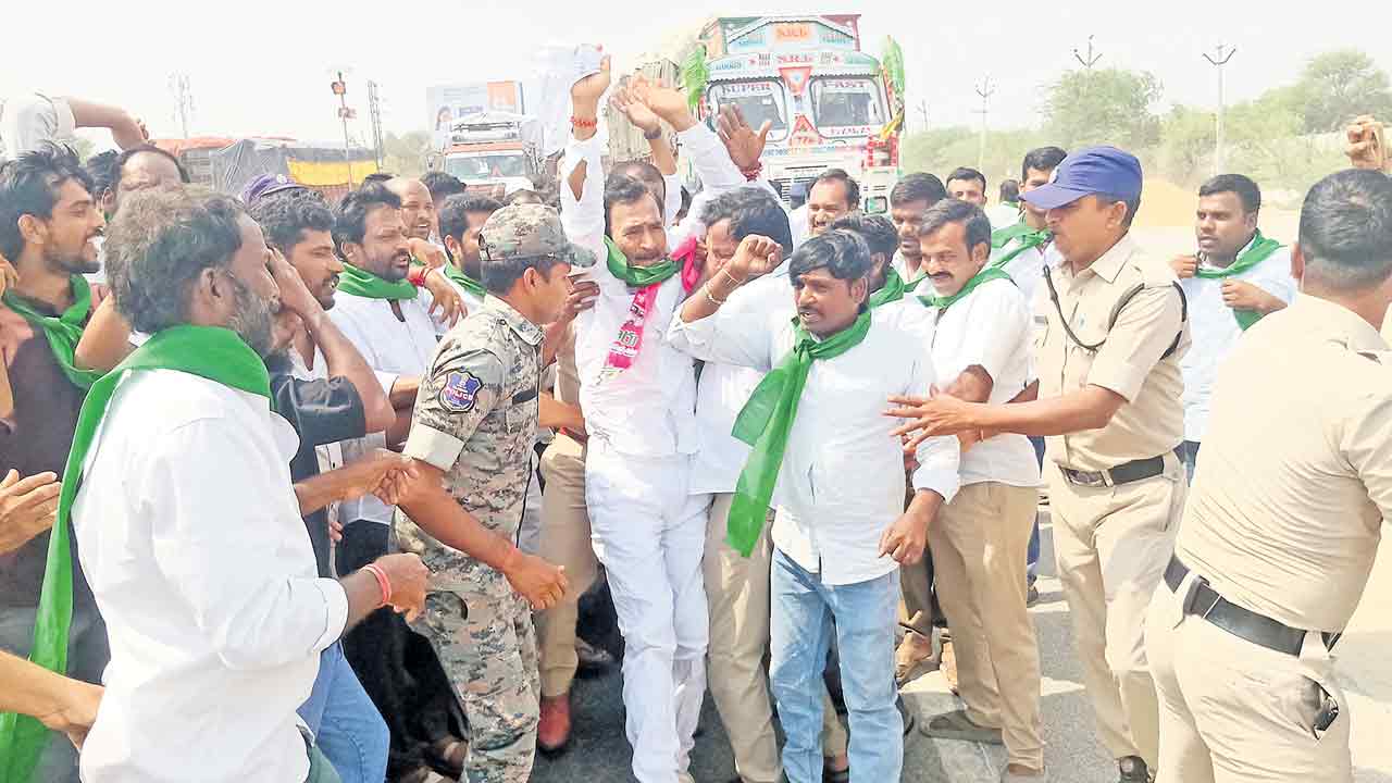 రేవంత్‌ పాలనలో మళ్లీ ఆత్మహత్యలు