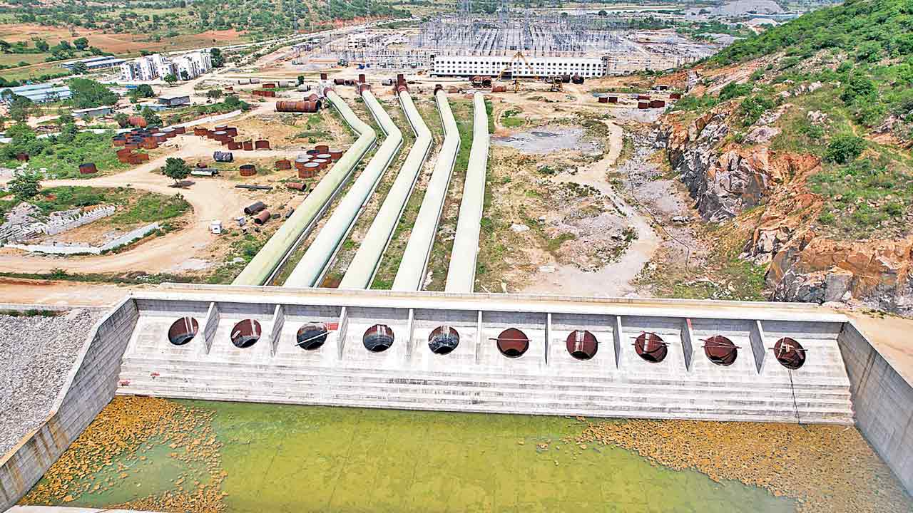 Lift Irrigation Projects | ఎత్తిపోసేది ఎట్ల?.. బిల్లులు చెల్లిస్తేనే లిఫ్ట్‌లకు కరెంటిస్తామని విద్యుత్ శాఖ కొర్రీలు..!