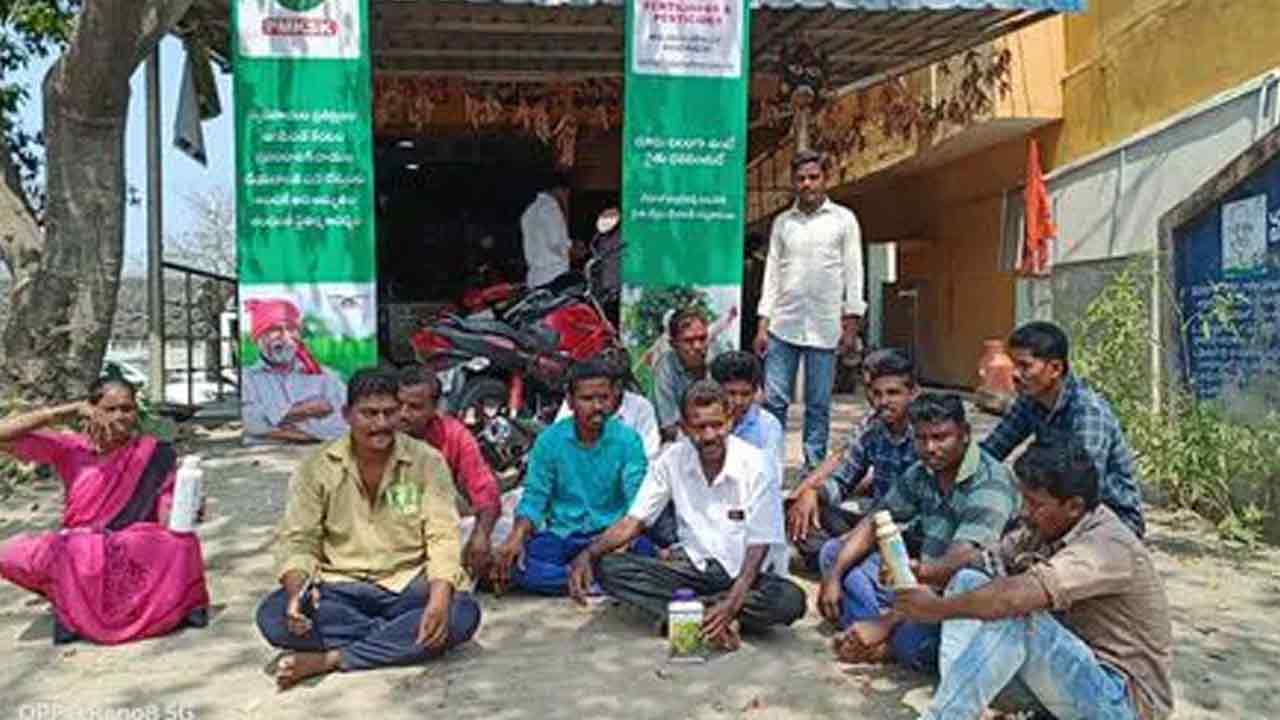 నకిలీ విత్తనాలతో నష్టపోయిన రైతులు