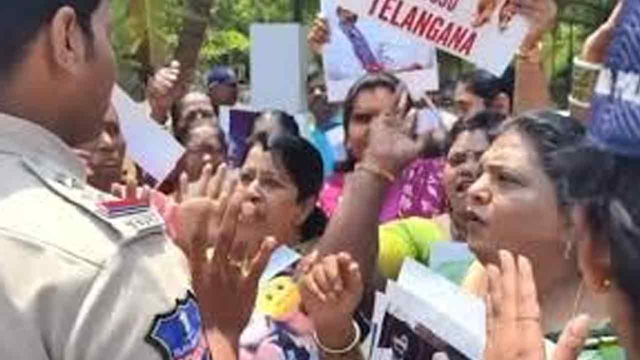 రాజీనామా చేయాల్సిందే