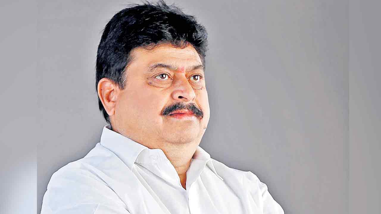 కొడుకు కేసుతో బండికేం సంబంధం?
