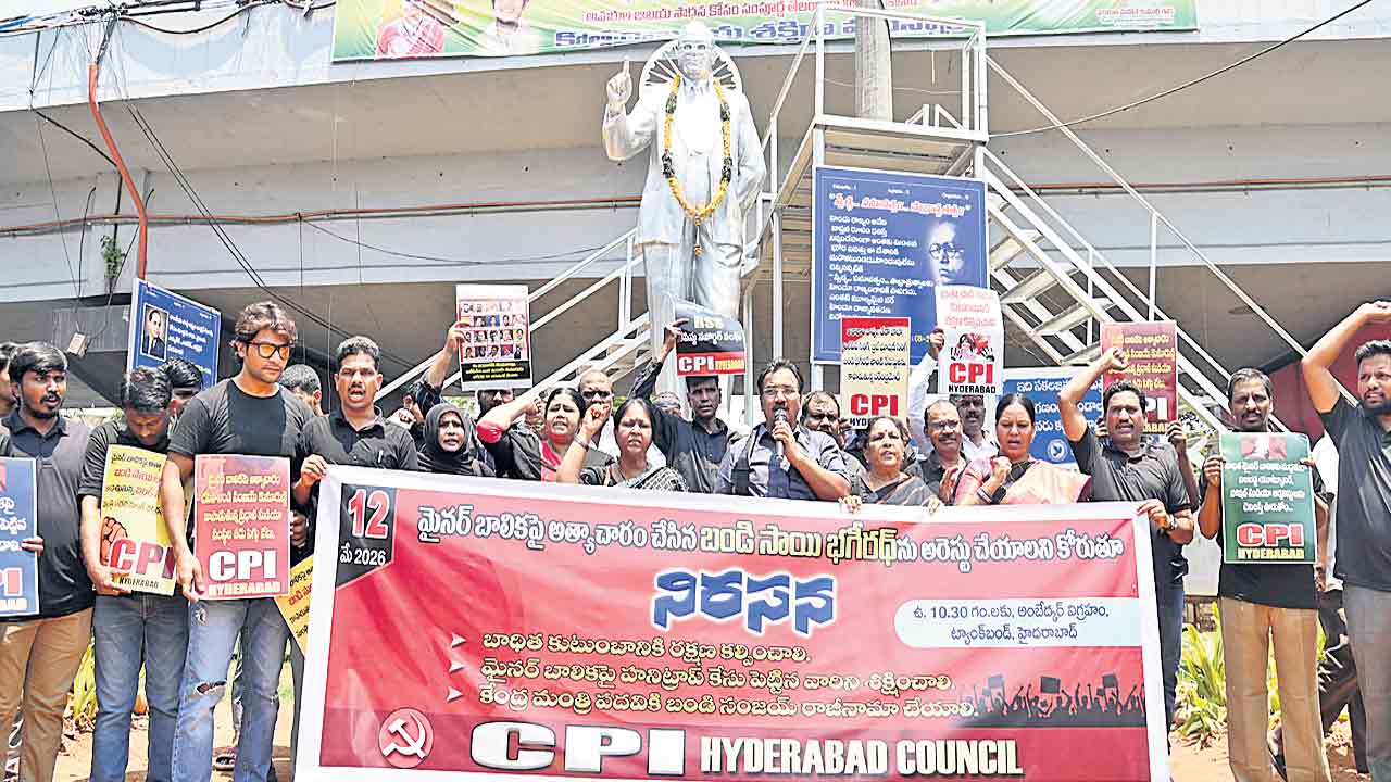 బండి భగీరథ్‌ను తక్షణమే అరెస్టు చేయాలి: సీపీఐ
