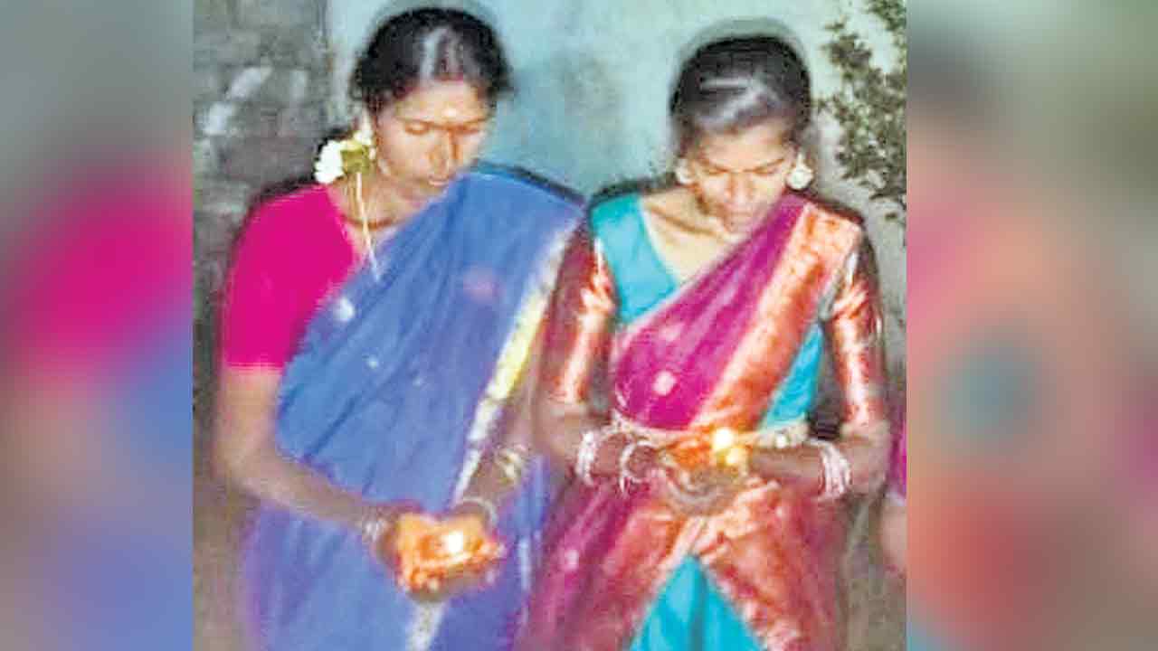 వరికొయ్య మంటలకు ఇద్దరి బలి