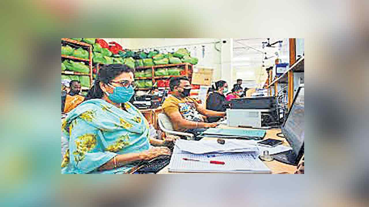పాత పింఛన్‌పై సర్కార్‌ దగా