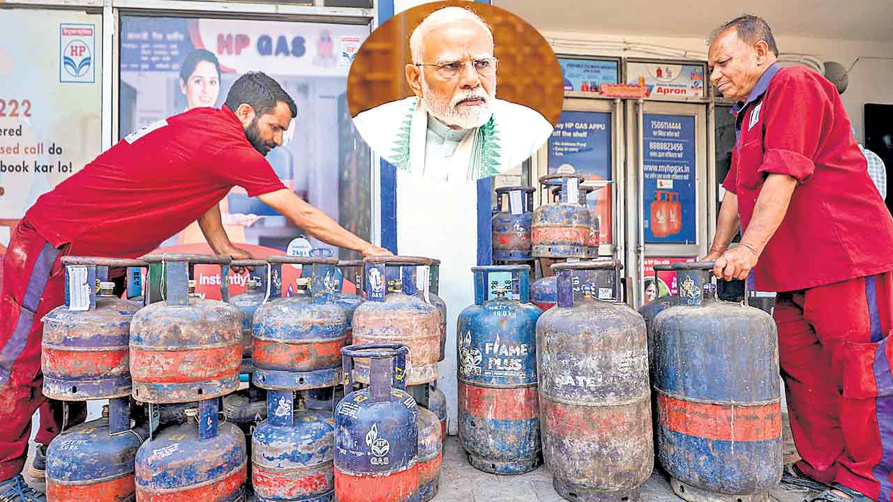 LPG Price | సామాన్యుడిపైకి గ్యాస్‌ మిస్సైల్‌.. వాణిజ్య ఎల్‌పీజీ ధర 5 నెలల్లో రూ.1,491 పెంపు