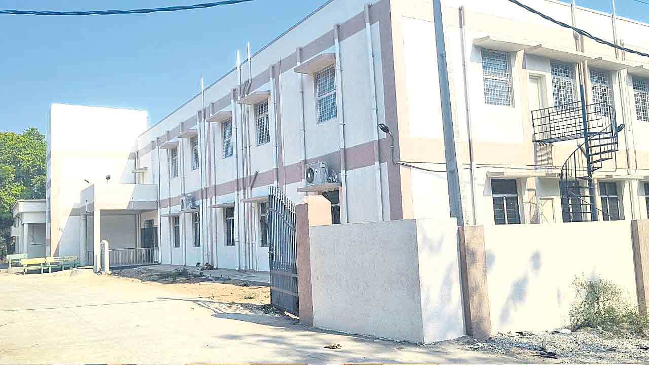 30 పడకల దవాఖానకు మోక్షమెన్నడో?