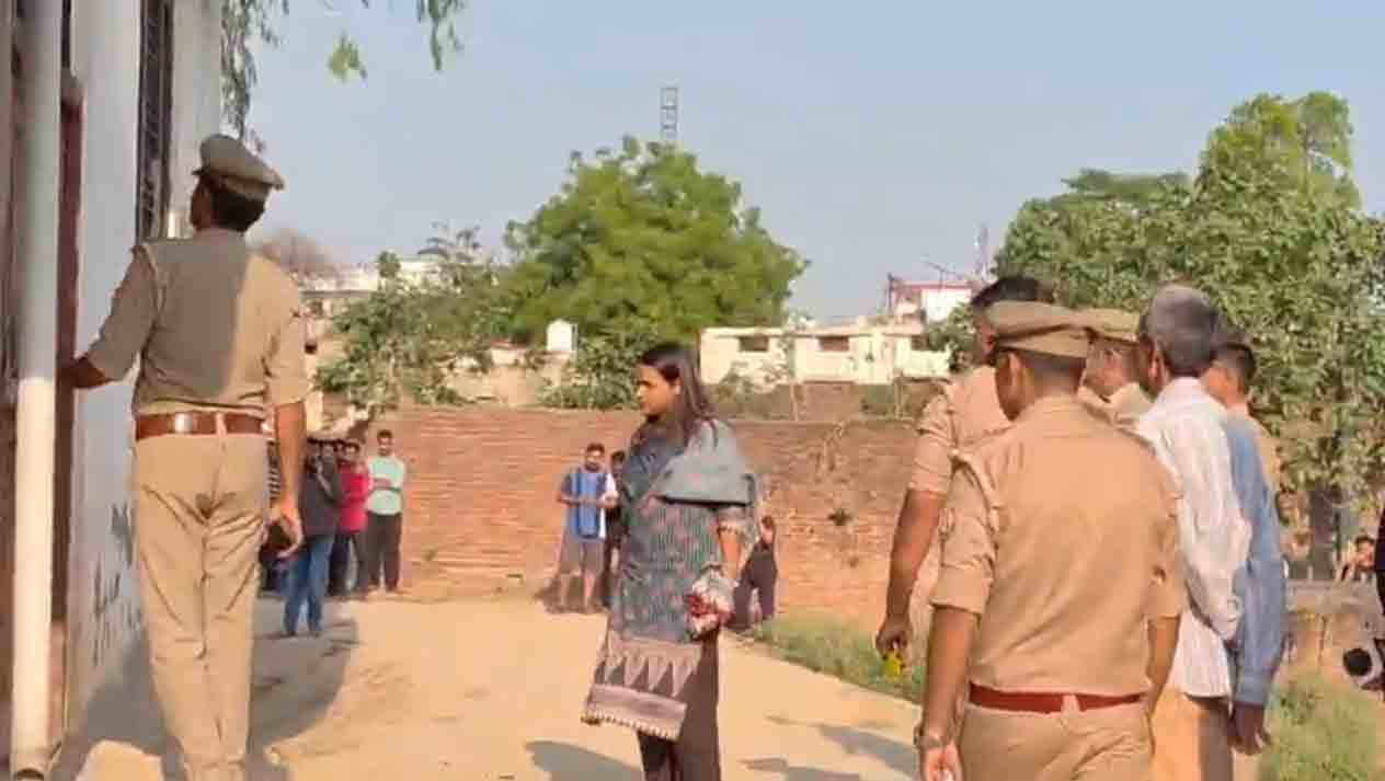 siblings found murdered | ఇటుకలతో కొట్టి నలుగురు పిల్లల దారుణ హత్య.. పరారీలో తల్లి