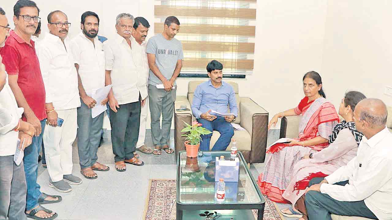 రైతుల భవిష్యత్తుకు భరోసా ఇవ్వాలి