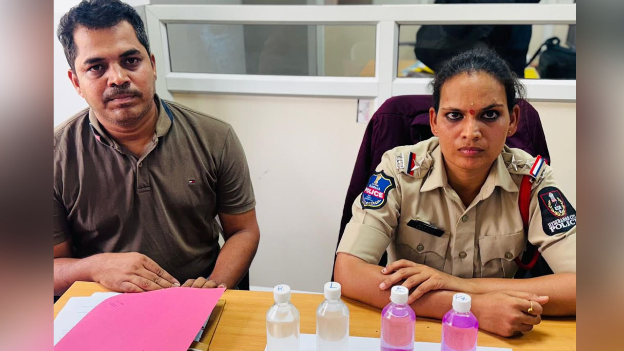 ACB Raid | రూ.30 వేలు లంచం తీసుకుంటూ ఏసీబీ అధికారులకు చిక్కిన మహిళా ఎస్సై, రైటర్‌