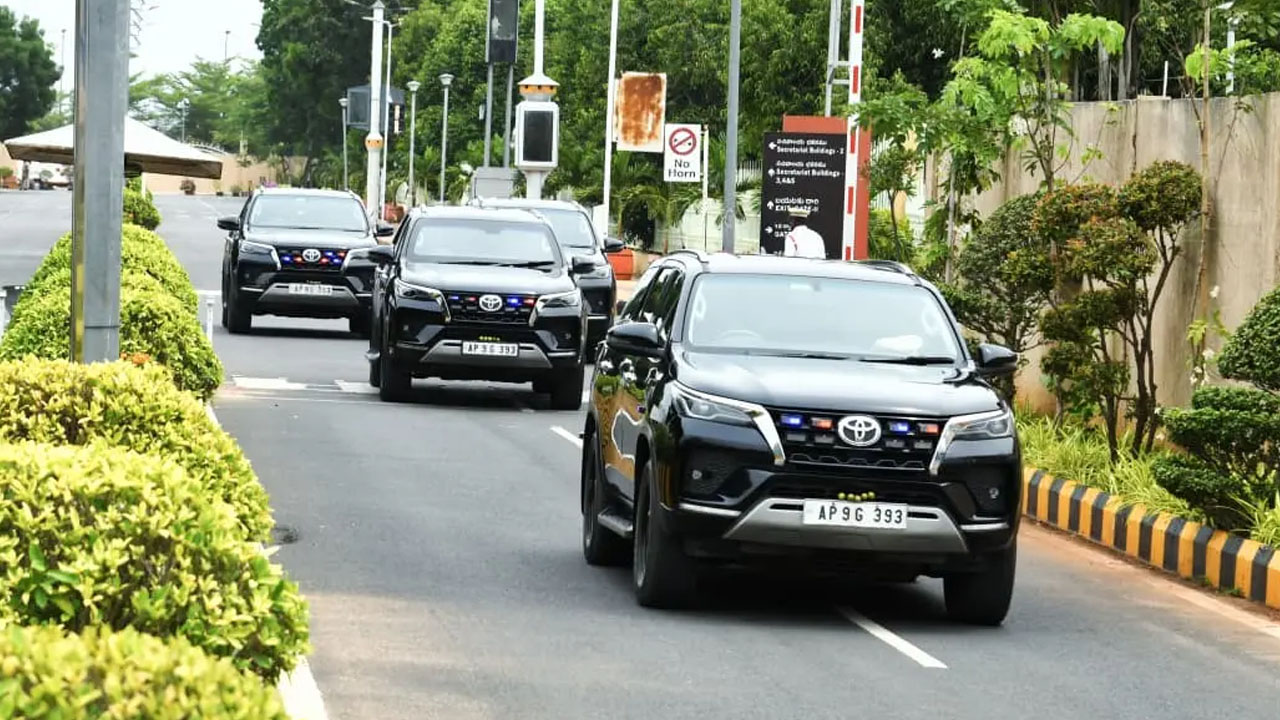 Convoys | ఏపీలో కాన్వాయ్‌ను తగ్గించుకున్న సీఎం, మంత్రులు.. కాన్వాయ్‌ లేకుండా వచ్చిన రామానాయుడు