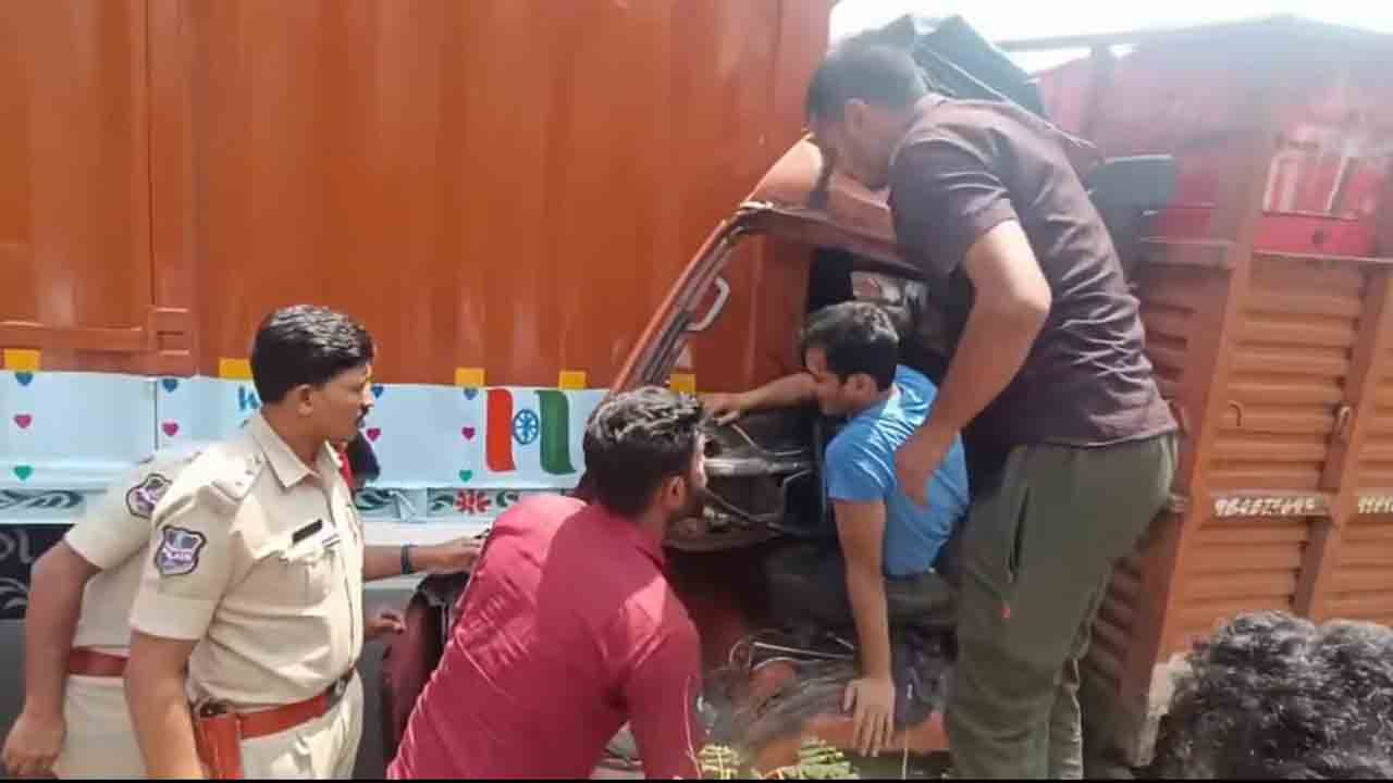 Accident | శామీర్ పేట్ వద్ద కంటైనర్‌ లారీని ఢీకొట్టిన డీసీఎం.. వీడియో