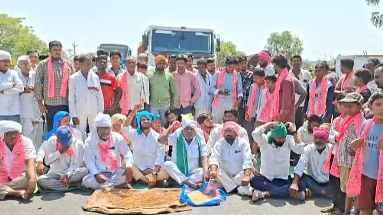Farmers Protest | శనగ, జొన్న పంటలు కొనుగోలు చేయాలని జాతీయ రహదారిపై నిరసన