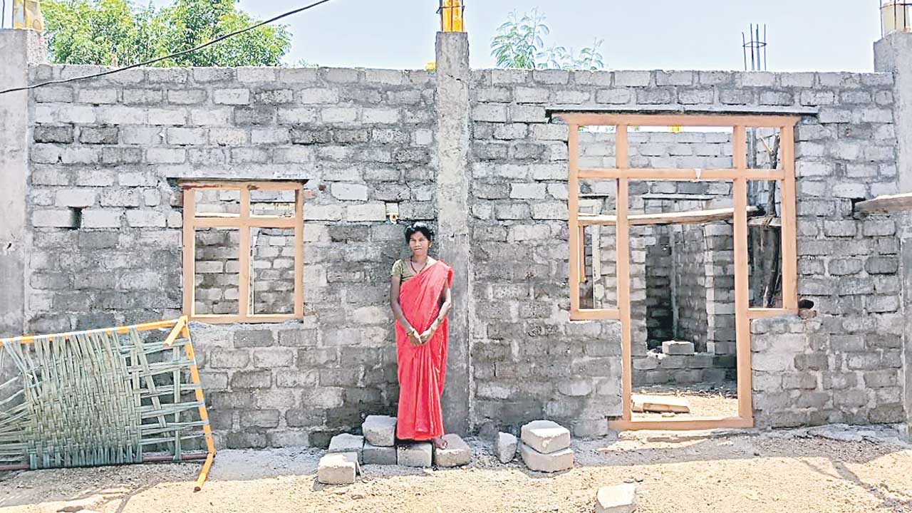 ఇందిరమ్మా.. ఇదేందమ్మా..