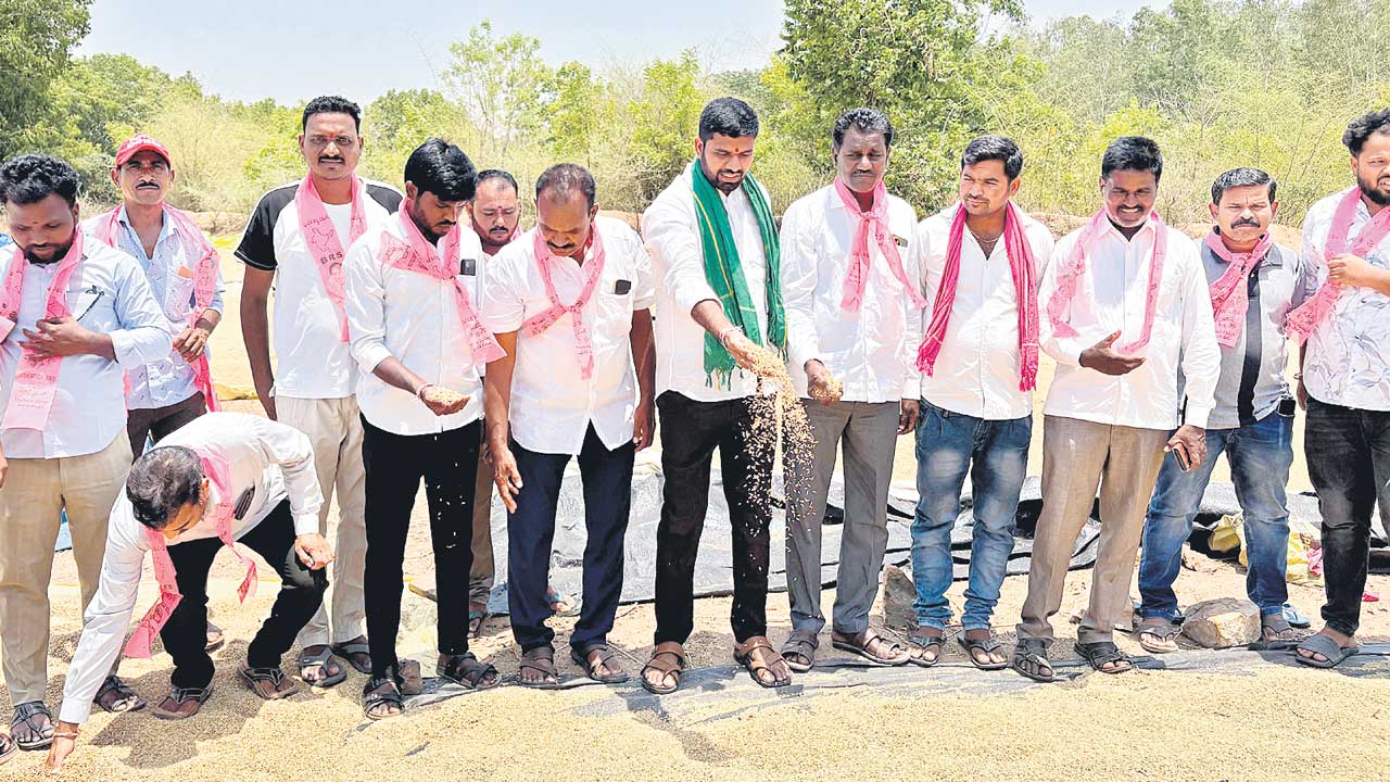ప్రభుత్వ నిర్లక్ష్యంతోనే రైతులకు నష్టం