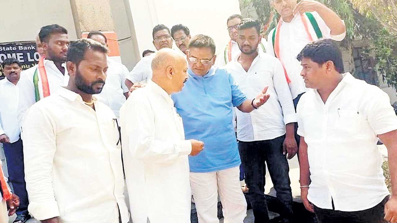కాసిపేట కాంగ్రెస్‌లో వర్గపోరు