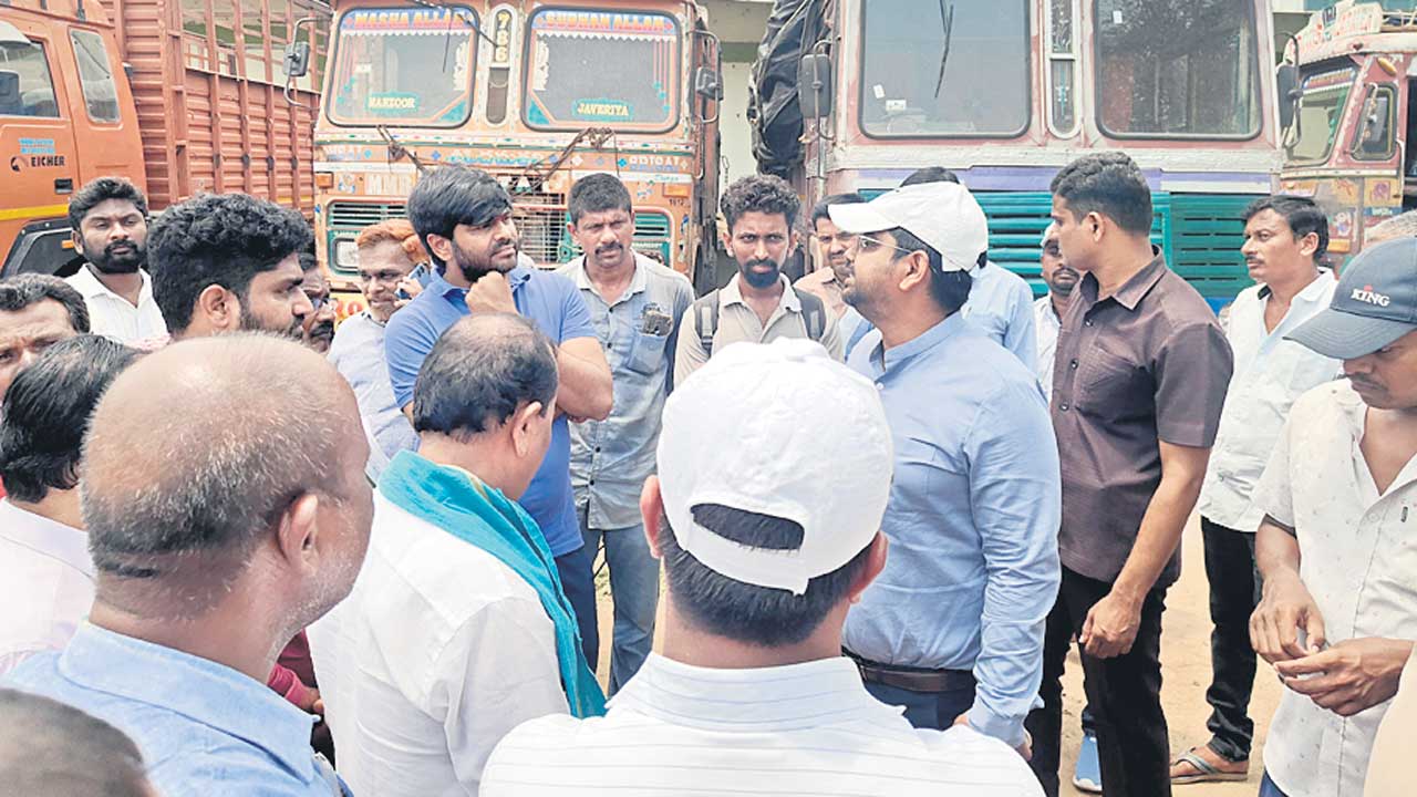 క్వింటాల్‌కు ఆరు కిలోలు కోత విధిస్తున్నరు
