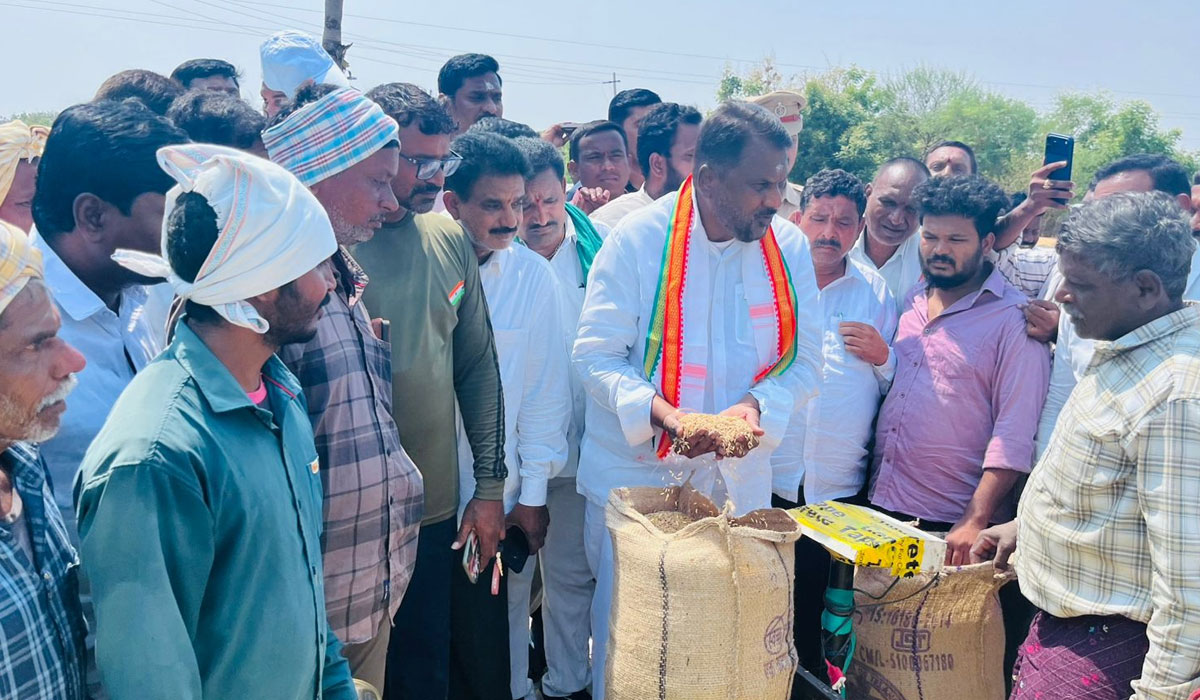 Adluri Laxman Kumar | ధాన్యం కొనుగోలులో బాధ్యత మరిచిన కేంద్ర ప్రభుత్వం.. రాష్ట్ర మంత్రి అడ్లూరి లక్ష్మణ్ కుమార్