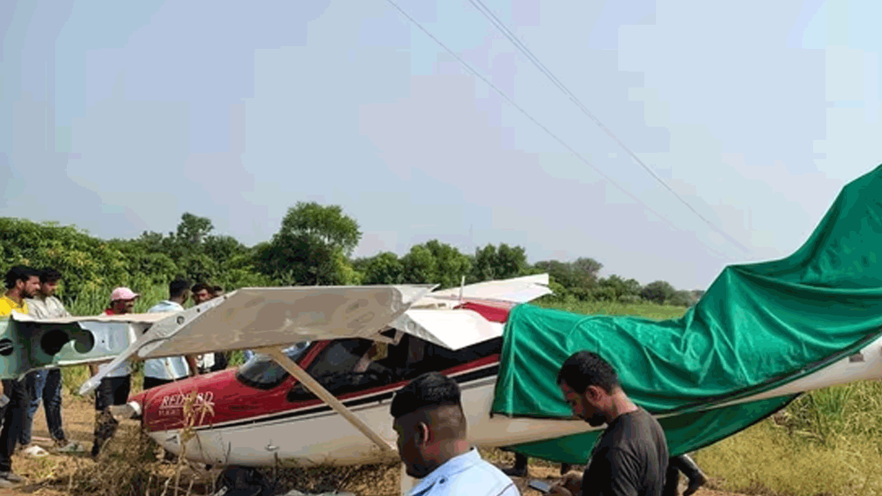Aircraft crash | బారామతిలో కూలిన శిక్షణ విమానం.. పైలట్‌కు గాయాలు