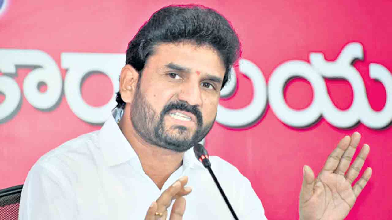 పరీక్షలు పకడ్బందీగా నిర్వహించడం చేతగాని కేంద్ర ప్రభుత్వం