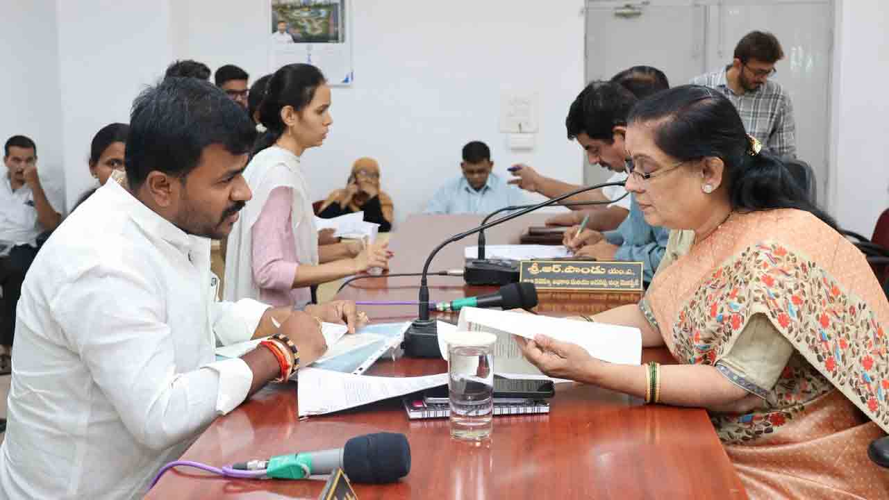 Assigned Land | అక్రమాలకు తెరతీసిన గ్రామ పెద్ద.. దళితుడికి ఇచ్చిన అసైన్డ్‌ భూమి మరో మహిళకు.. !