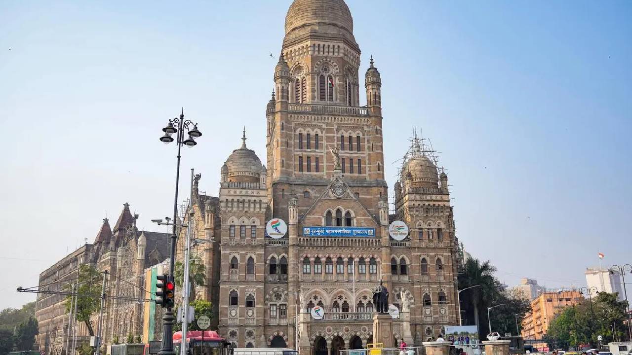 Mumbai | మరాఠీ సైన్ బోర్డులు లేకుంటే దాడులు తప్పవు.. వ్యాపార సంస్థలకు డిప్యూటీ మేయర్ హెచ్చరిక