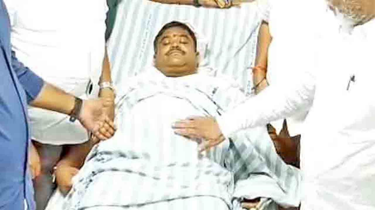 బీఆర్‌ఎస్‌ కార్యకర్తకు పరామర్శ